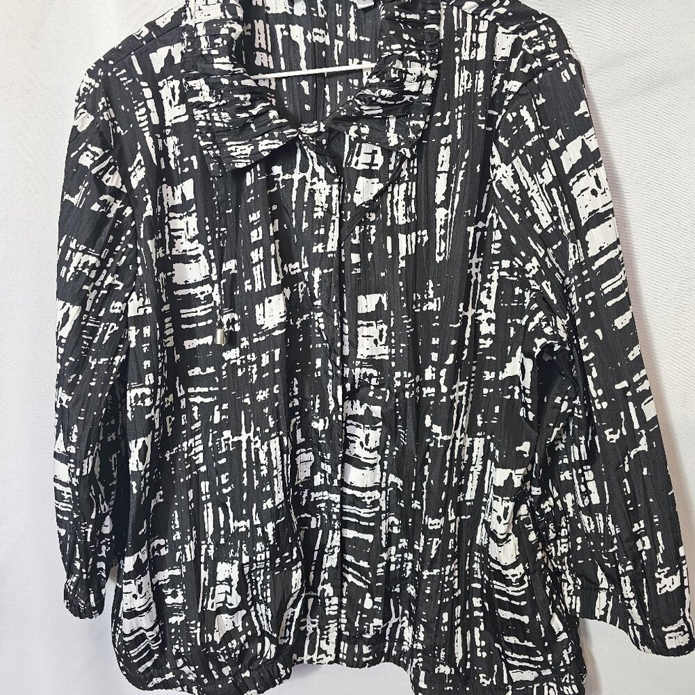 Chicos Size 3 Lightweight Jacket - image 1